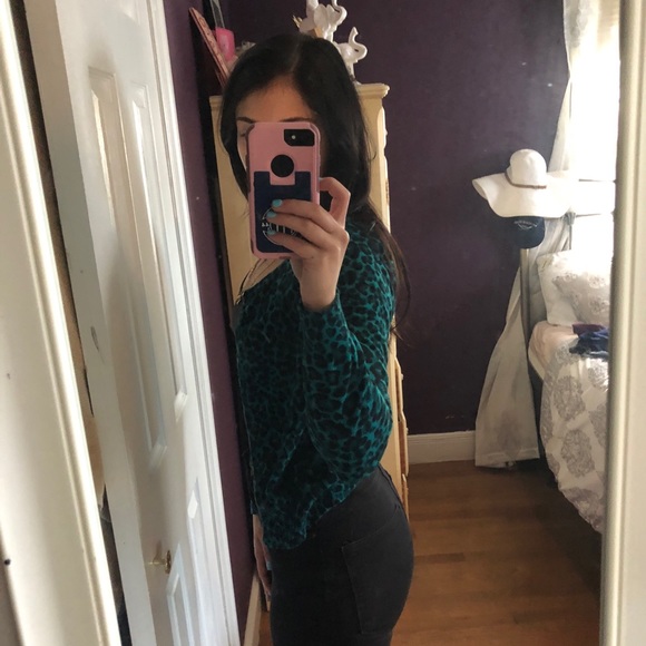 Blue cheetah sweater - Picture 7 of 7